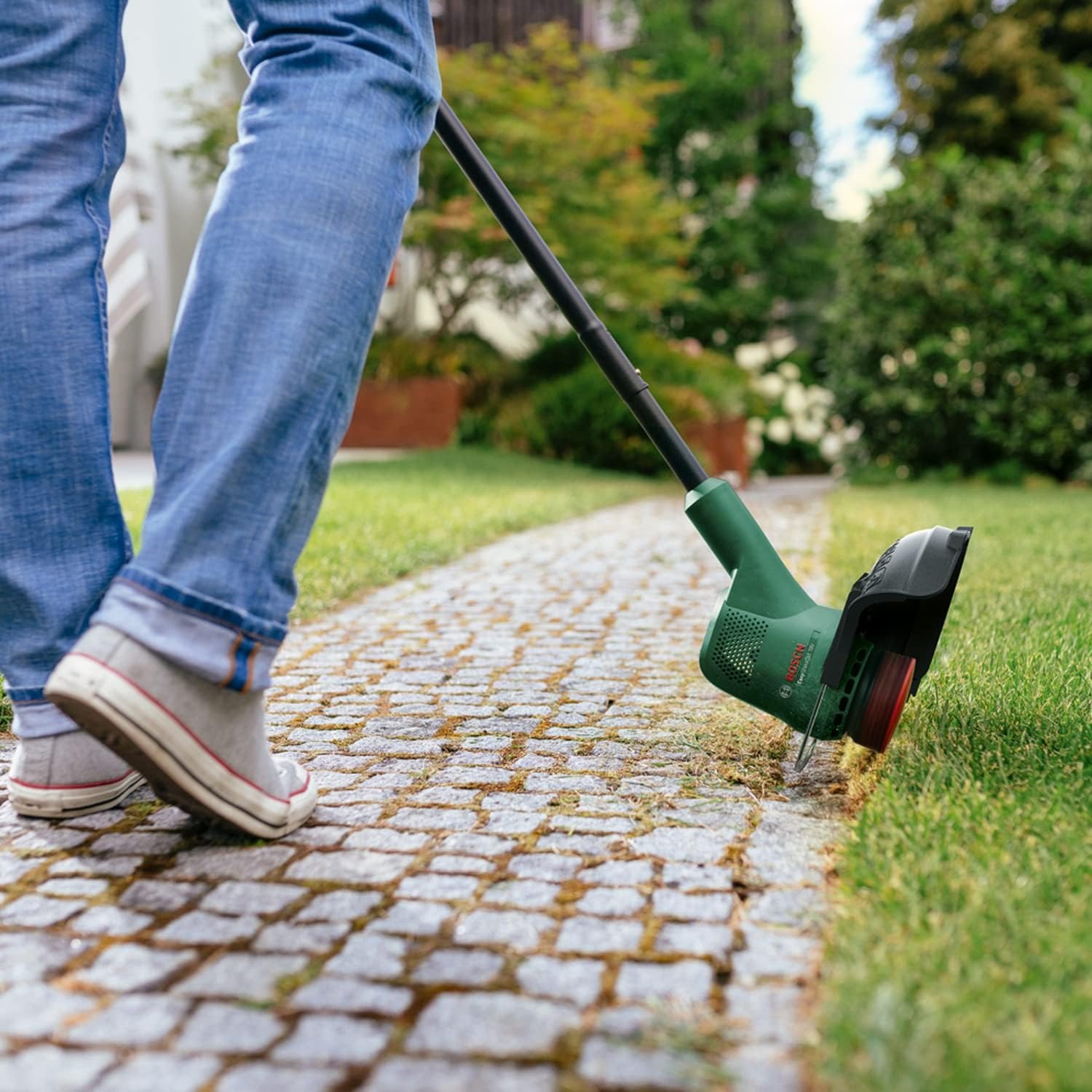 Bosch EasyGrassCut 18V-230 Cordless Grass Trimmer Kit